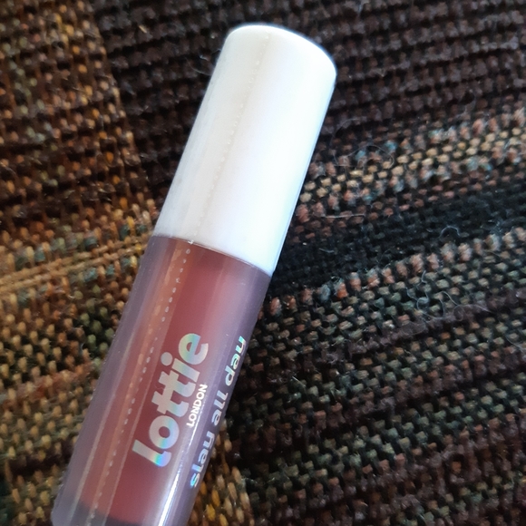 Ipsy bag with four items - Picture 2 of 7